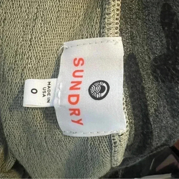 Sundry For Camo Saturday Skirt stretchy with pockets  size 0 - Picture 3 of 4